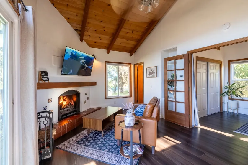 Cloud’s Rest Cabin Retreat - Image 1
