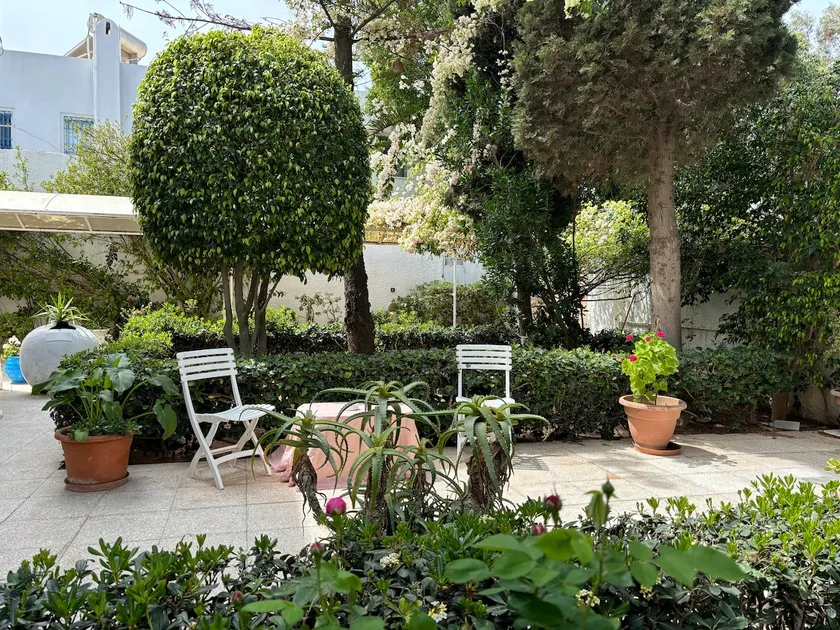 The golden room with private garden - Image 1