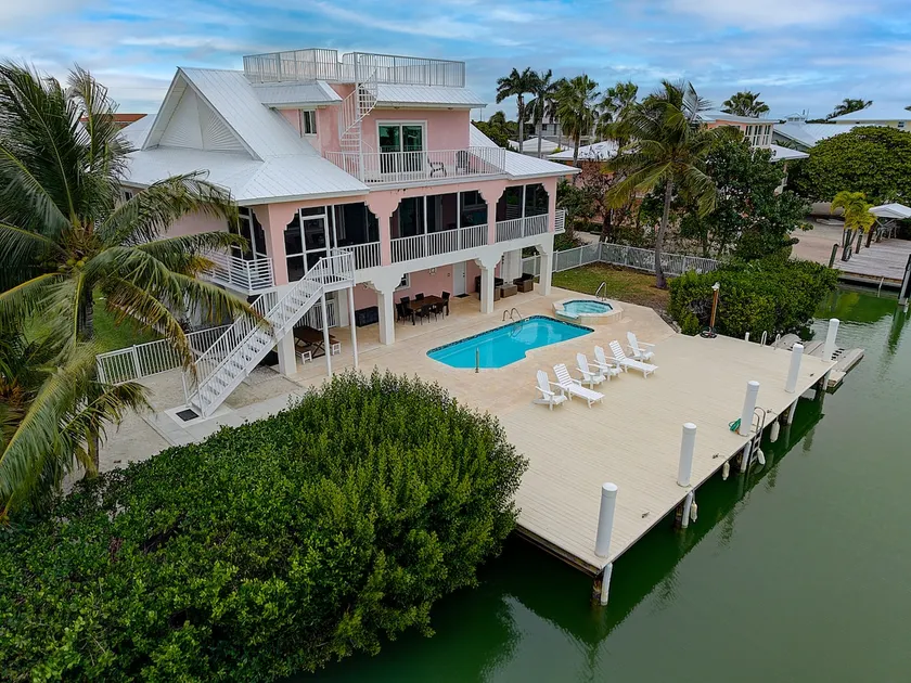 4BR 3B, Heated Pool & Spa, 60' Dock - Image 1