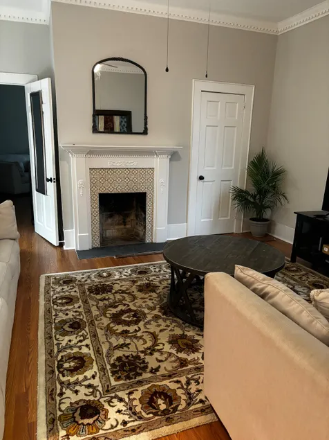 Cozy & Convenient 1 Bd 1 Bath Apt. with/ Courtyard - Image 1