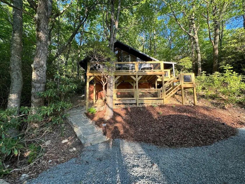 ”The Raven's Nest” - A Romantic & Unique Getaway - Image 1