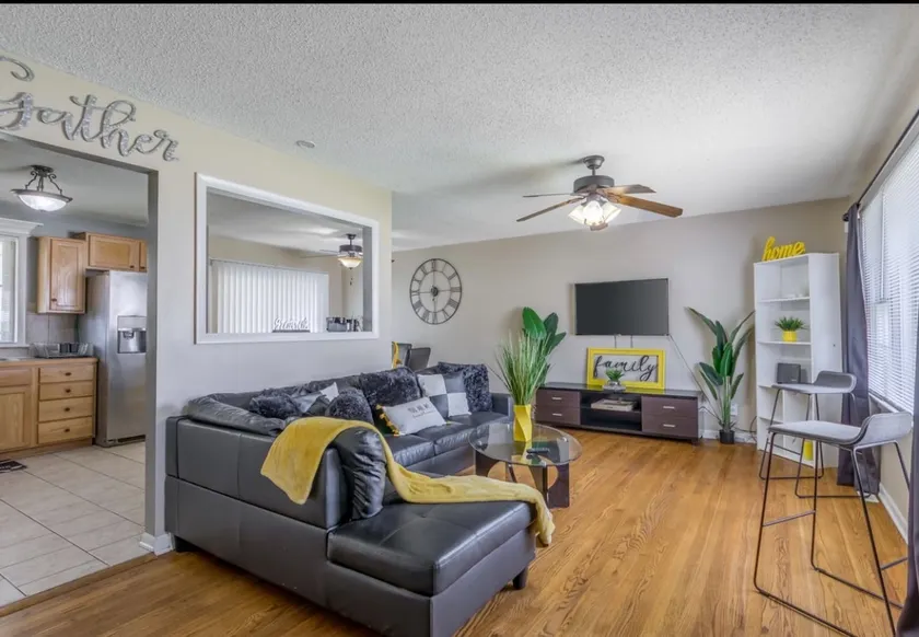 Warm, Cozy, spacious home - Image 1