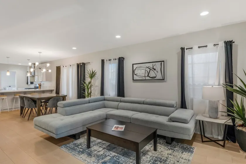 Pet Friendly, Modern, Mins to Retro Row & Beach - Image 1