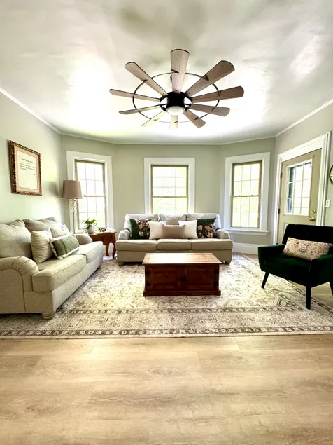 Auntie M’s : Renovated Farmhouse - Image 1