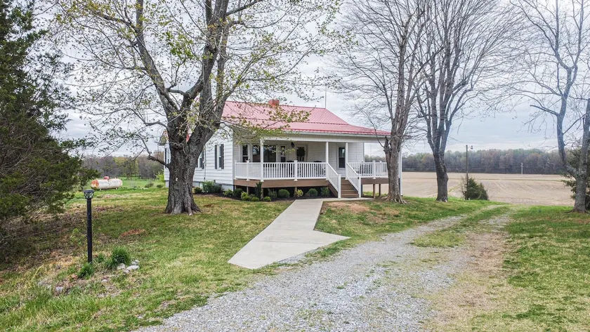 Country Cottage - Image 1