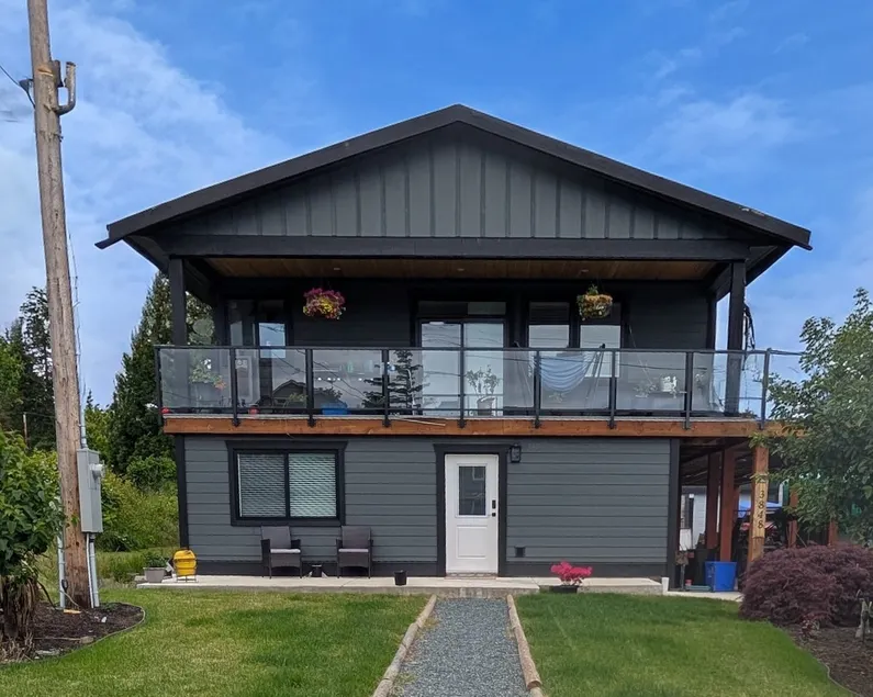 Royston Seaside Hideaway - Image 1