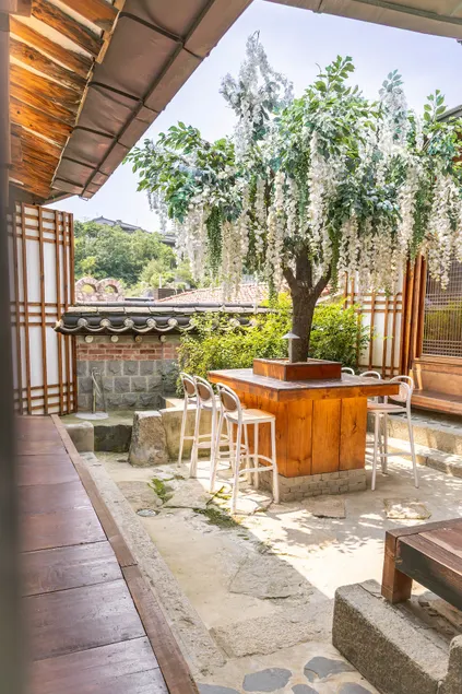 'Yeonun' Bukchon Hanok Village Cozy Hanok Stay with daylight and view - Image 1