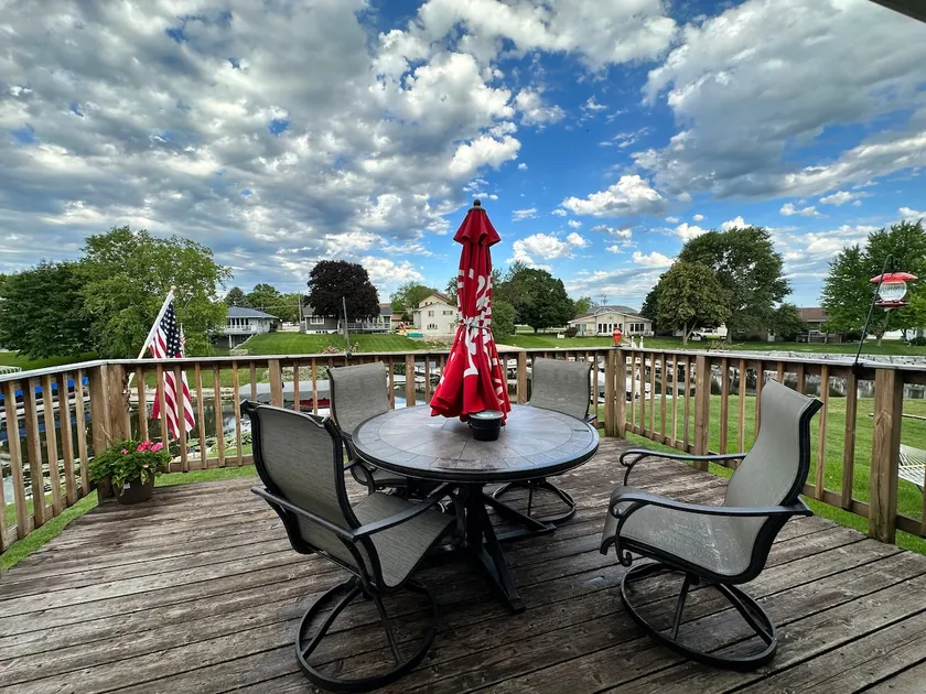 Holland Lakehouse - Image 1