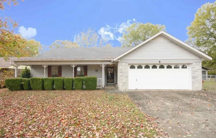 Clean Family Home Near Downtown Conway - Image 1