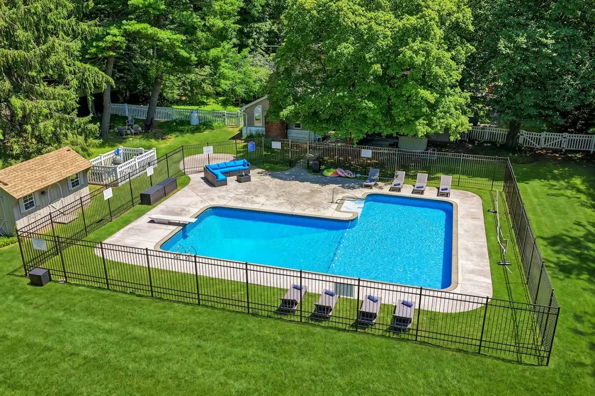 Group Retreat | Pool, Hot Tub & Gourmet Kitchen - Image 1