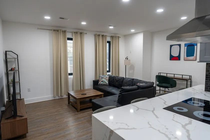 NYC Getaway Apt Near MetLife w/ Private Parking - Image 1