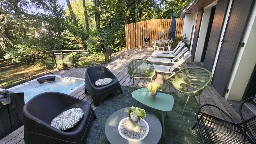 Wellness Villa – Spa, Sauna & Nature - Image 1