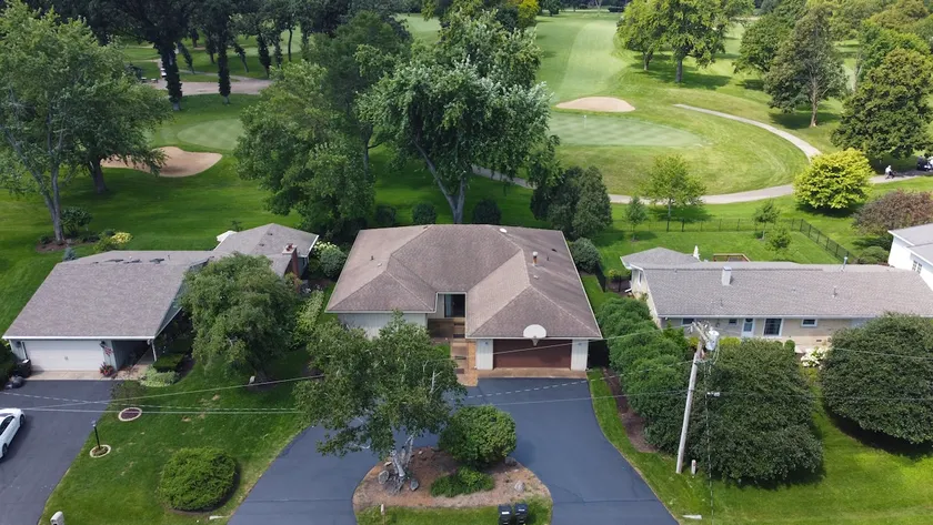 Spacious Ranch blocks away from Downtown McHenry - Image 1