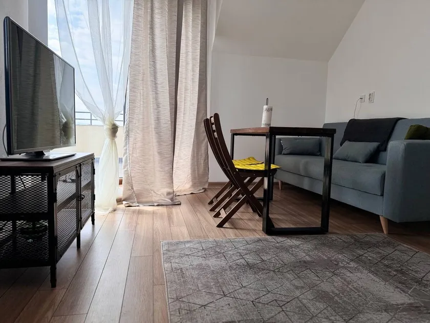 Apartment with terrace Tractorul - Image 1