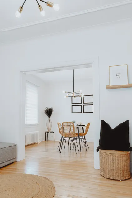 Downtown•King Bed•2-Car Parking•Walk to Dining - Image 1