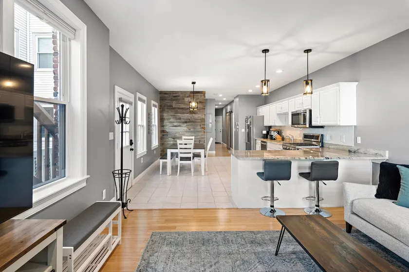 Modern Luxury | Free Parking, Near T | Home Cinema - Image 1