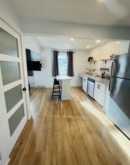 Charming Retreat on Main Street - Image 1