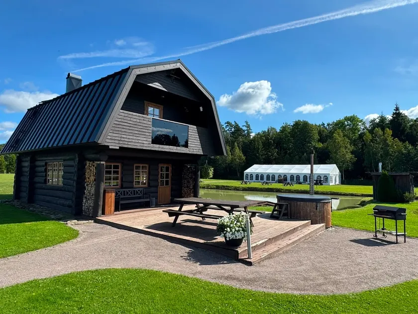 Sauna house with hot tube - Image 1