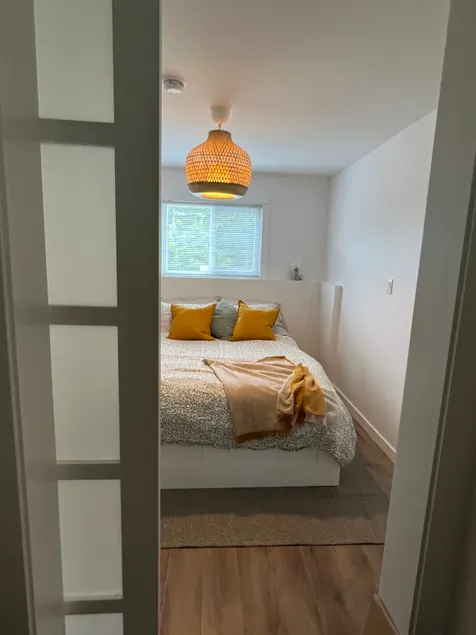 Bright, serene 1 bedroom suite in Colwood - Image 1