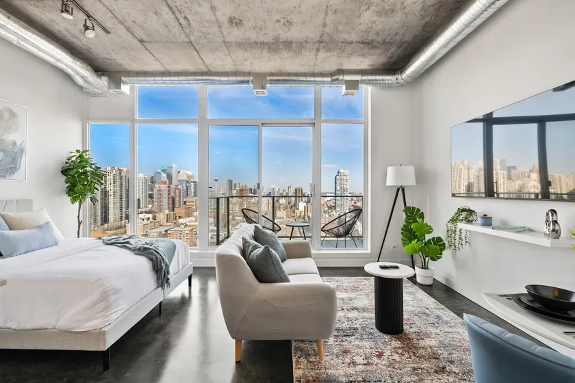 Luxury Studio | Prime Downtown - Image 1