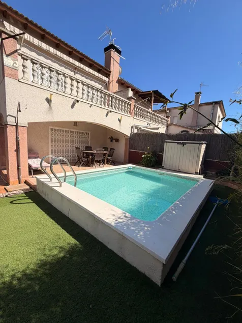 Villa in Tarragona with pool. Air conditioning. Wi-Fi. - Image 1