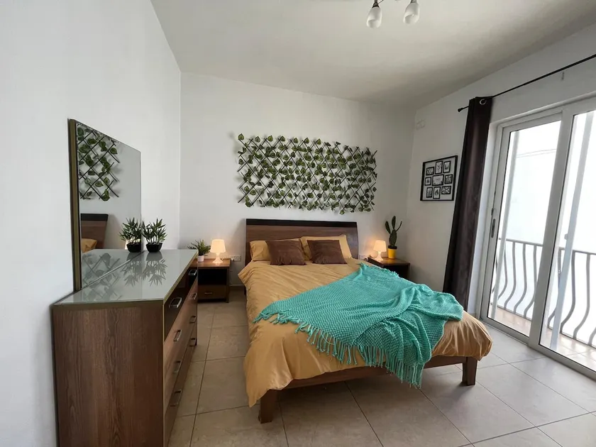 Cozy 1 bed flat in Balluta Bay - Image 1