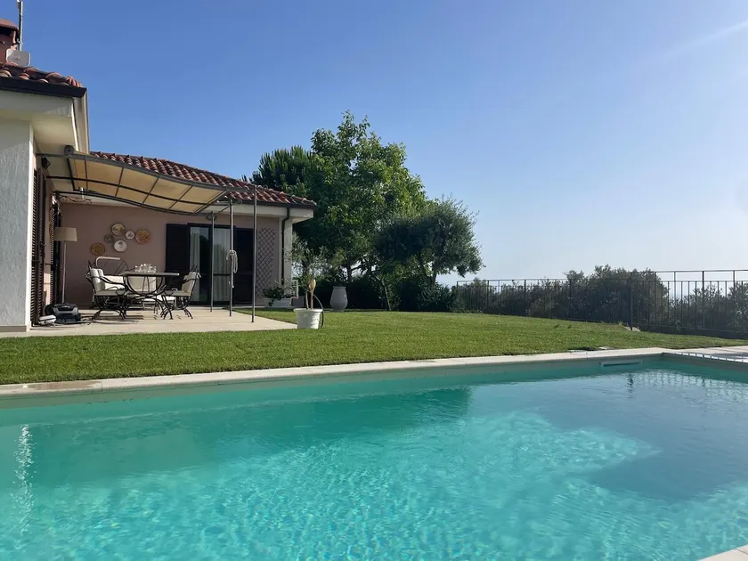 La Perla - Image 1