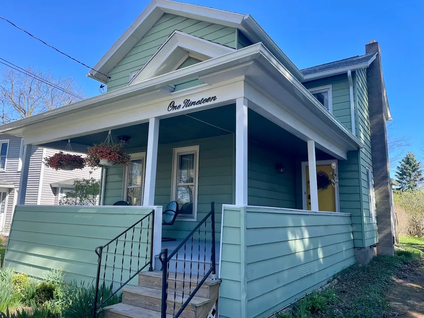 Retro Retreat in Livonia - Image 1