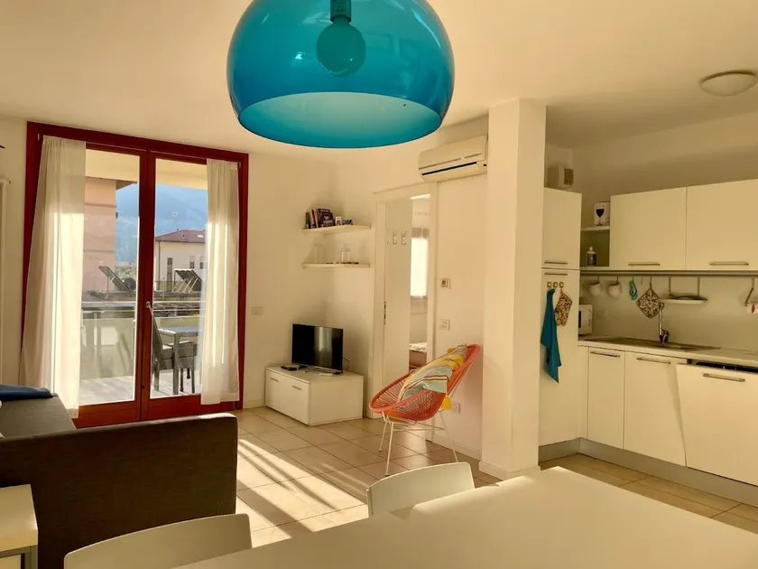 Cozy great location with private garage - Image 1