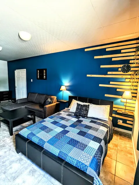 Private 2-Suite Home Near Airport | Kitchen + AC - Image 1