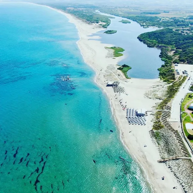 Large 4BR Apartment for 8 • Terrace • Near Beach - Image 1
