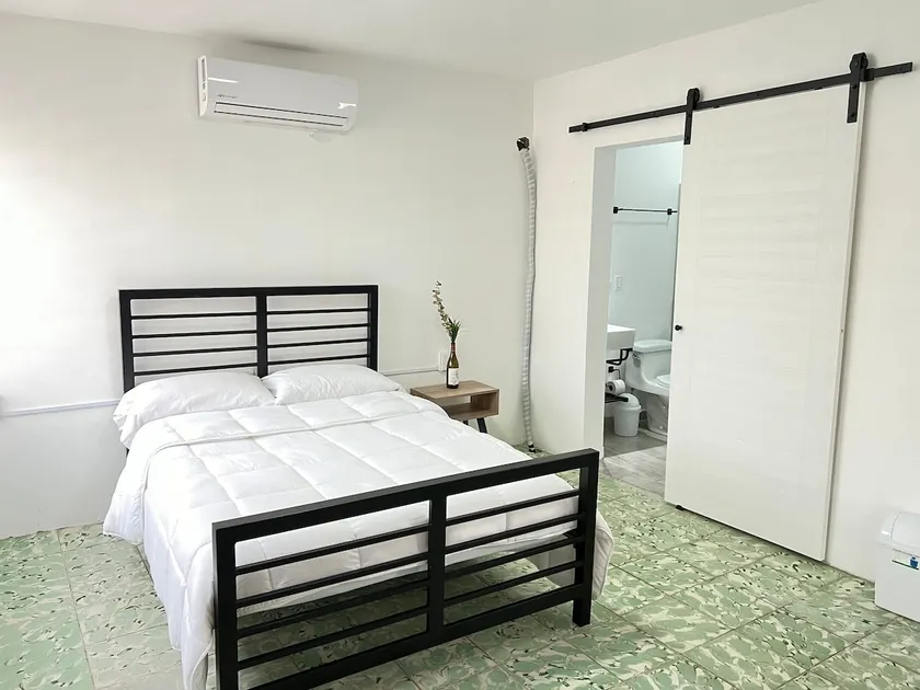 Separate suite | garage | hot water - Image 1