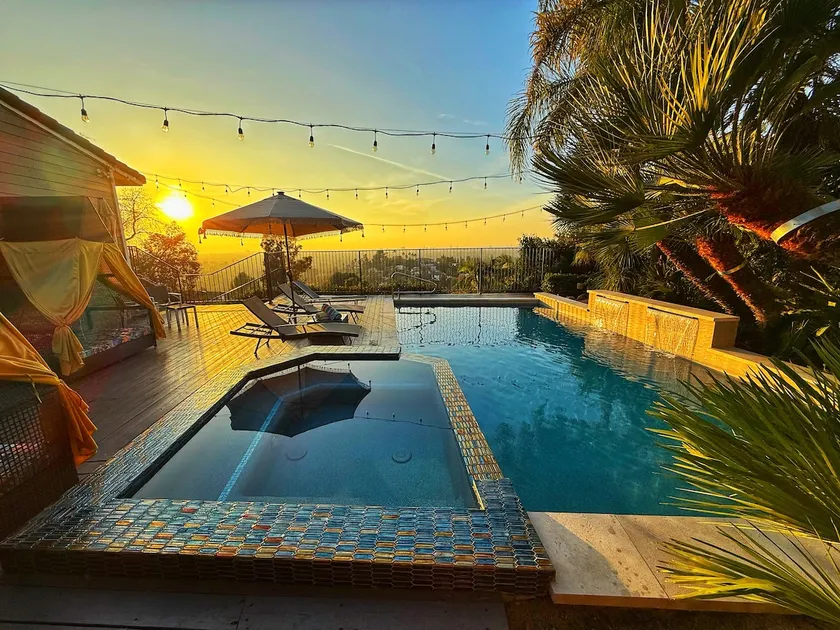 Panorama Mountain View Resort w Stunning Pool View - Image 1