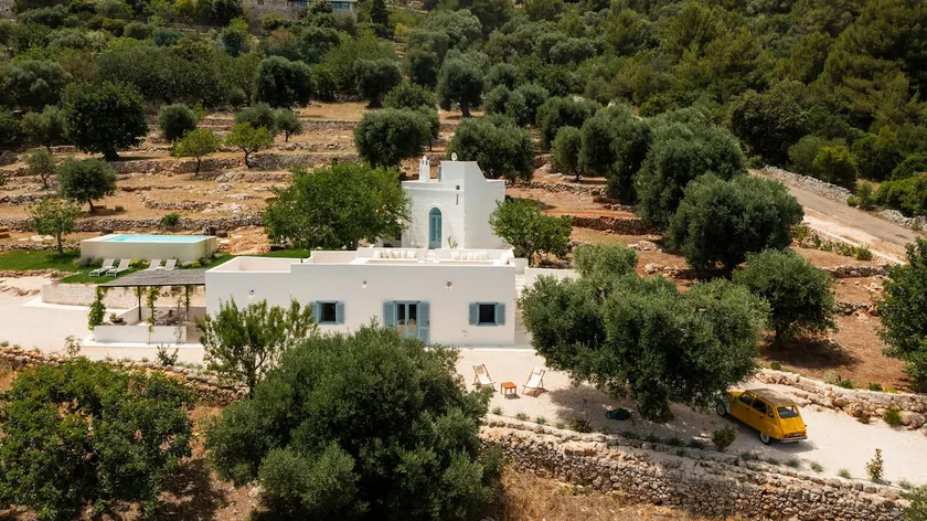 [sea 10 mins far] Villa pool and terrace sea view - Image 1