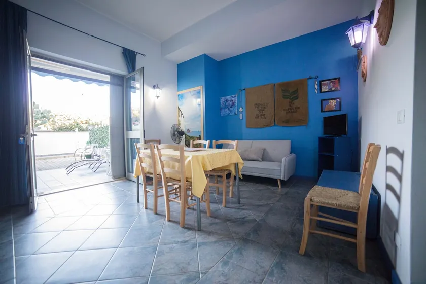 Spacious seaside apartment - Image 1