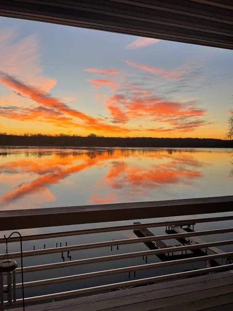Beautiful RiverHouse with Elevator and Water Views - Image 1