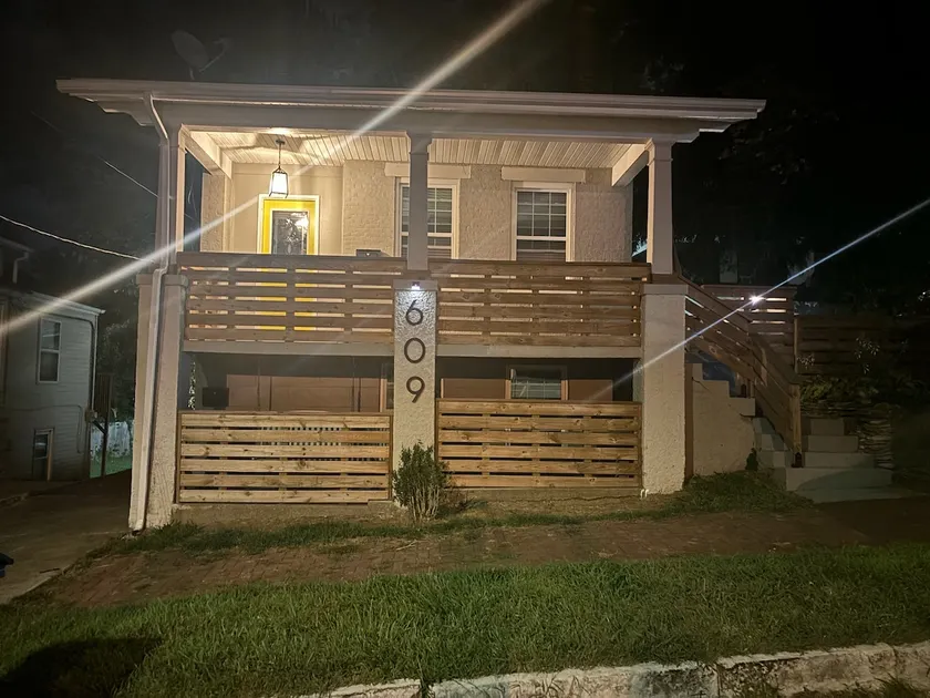 Historic Alton duplex! Upper unit - Image 1