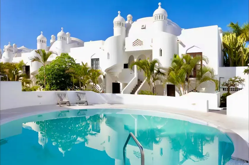 Chic Resort Feel - Oceanfront, Heated Pool - Image 1