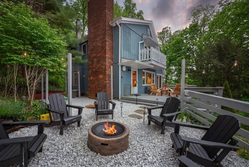 Game Room & Mini Golf Hot Tub Fire Pit - Image 1