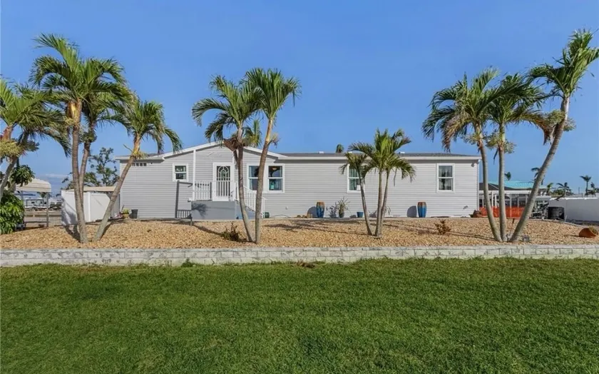 Salty's Seaside Retreat - Image 1