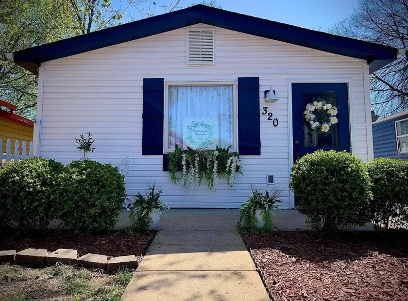 Kimmswick Keepsake Cottage - Image 1