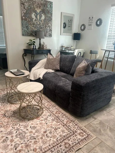 Dazzling, Cozy Executive Condo/near Hospitals/I44 - Image 1
