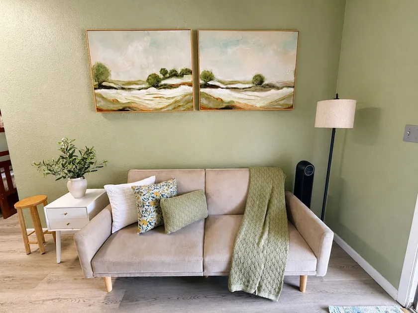 Small Studio Close to the Airport - Image 1