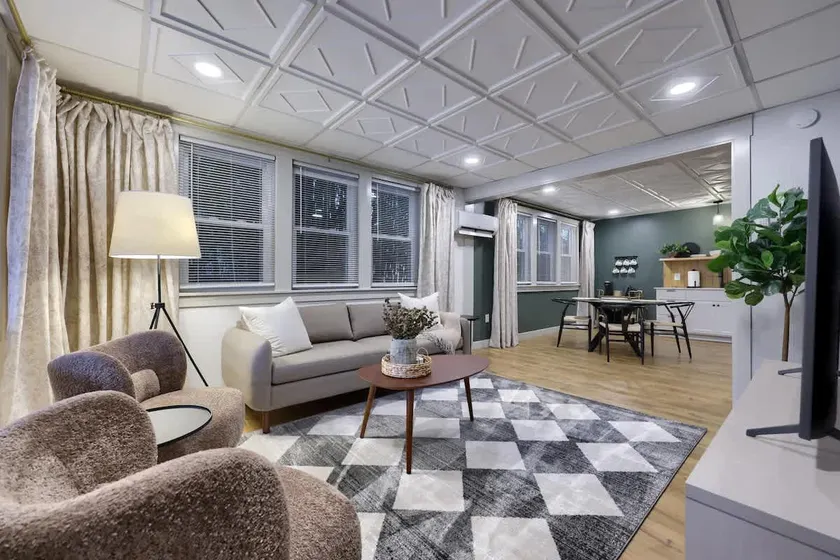 The Cardinal I 2 BR Apartment, Sleeps 4 - Image 1