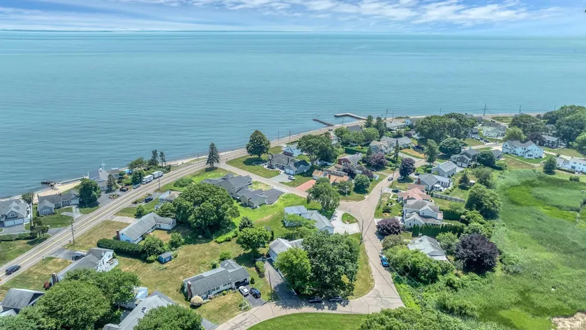 Coastal 3BR w/ Double Living Areas | Beach Access - Image 1
