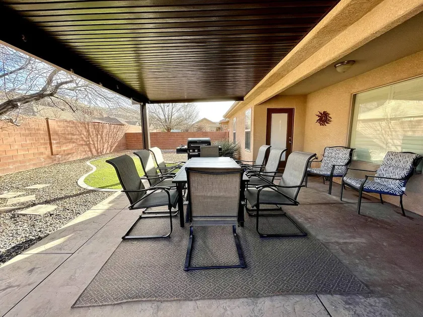 Near Zion • 3BR • Sleeps 8 • Covered Patio Dining - Image 1