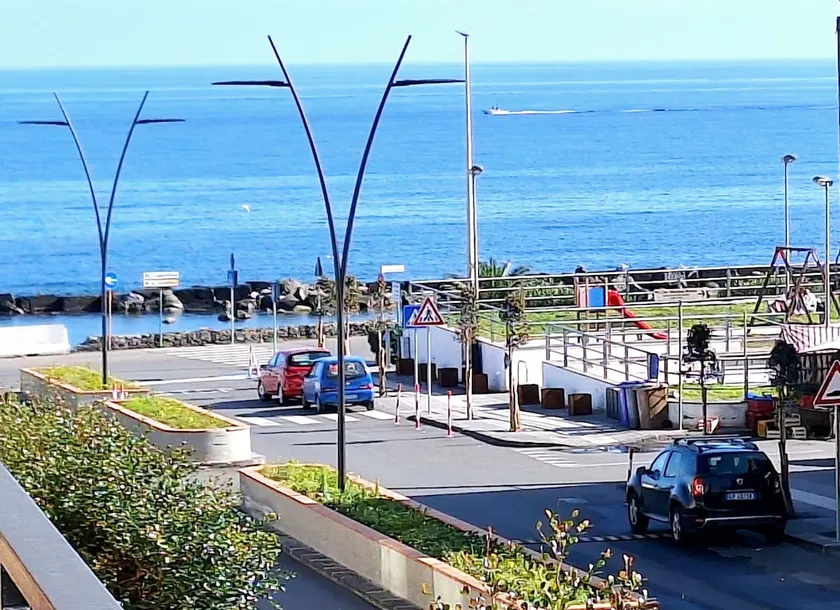 Casa Iolanda: Bright on the sea, Wi-Fi, Parking - Image 1