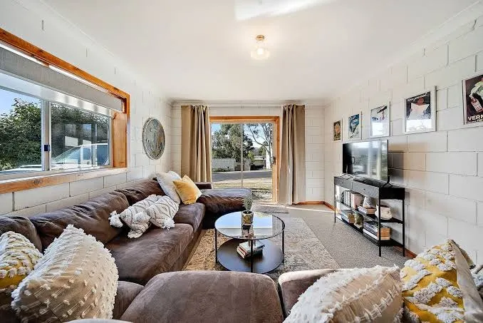 Central and bright, 5 min walk to town - Image 1