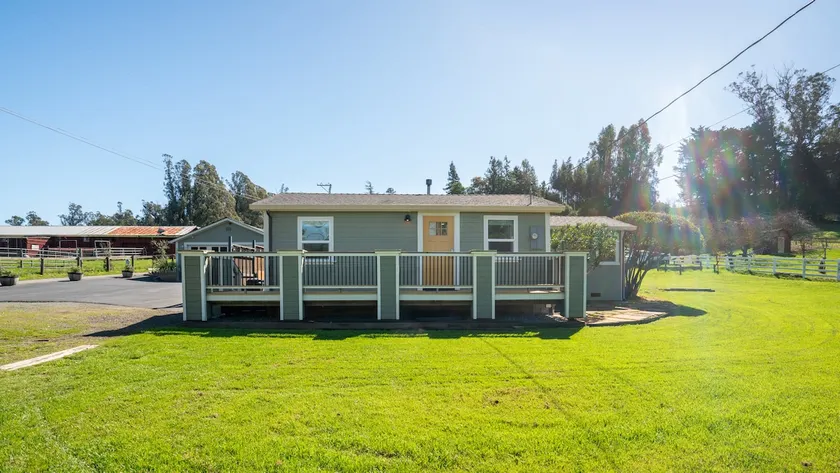 Sparkling Clean Country Cottage in Private Setting - Image 1