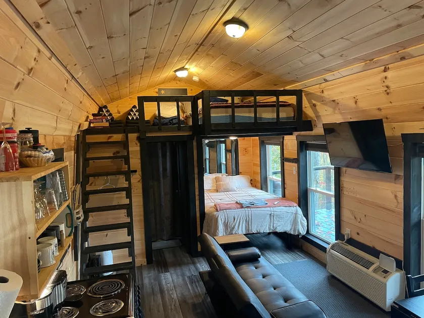 Peaceful Cabin in the woods - Image 1